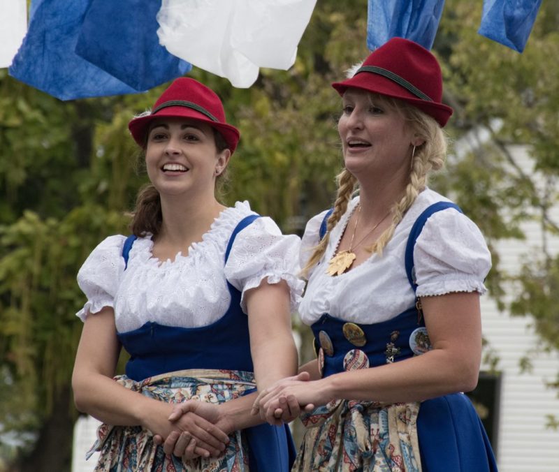 German traditional dress female hotsell