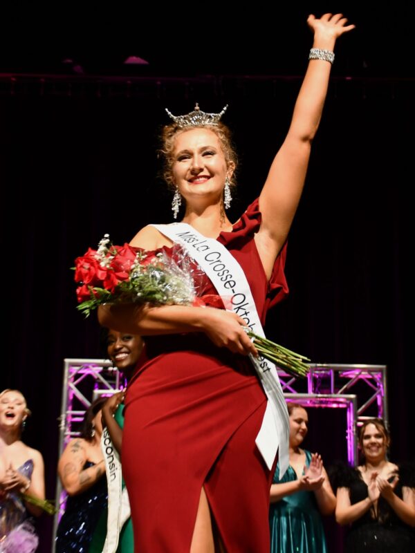 2025 Miss La Crosse Oktoberfest Vivian Stephenson Waving